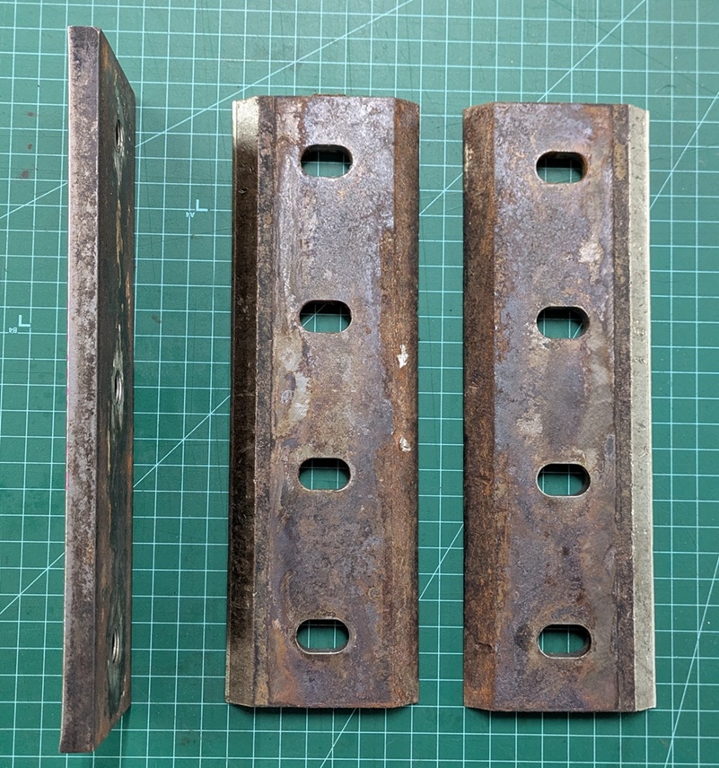 木材粉砕機の刃 再研磨前 刃先の摩耗とサビ